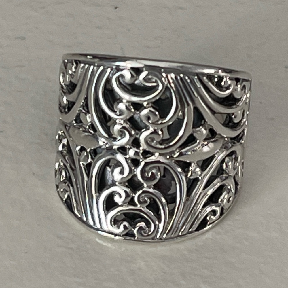 Filigree style silver ring
